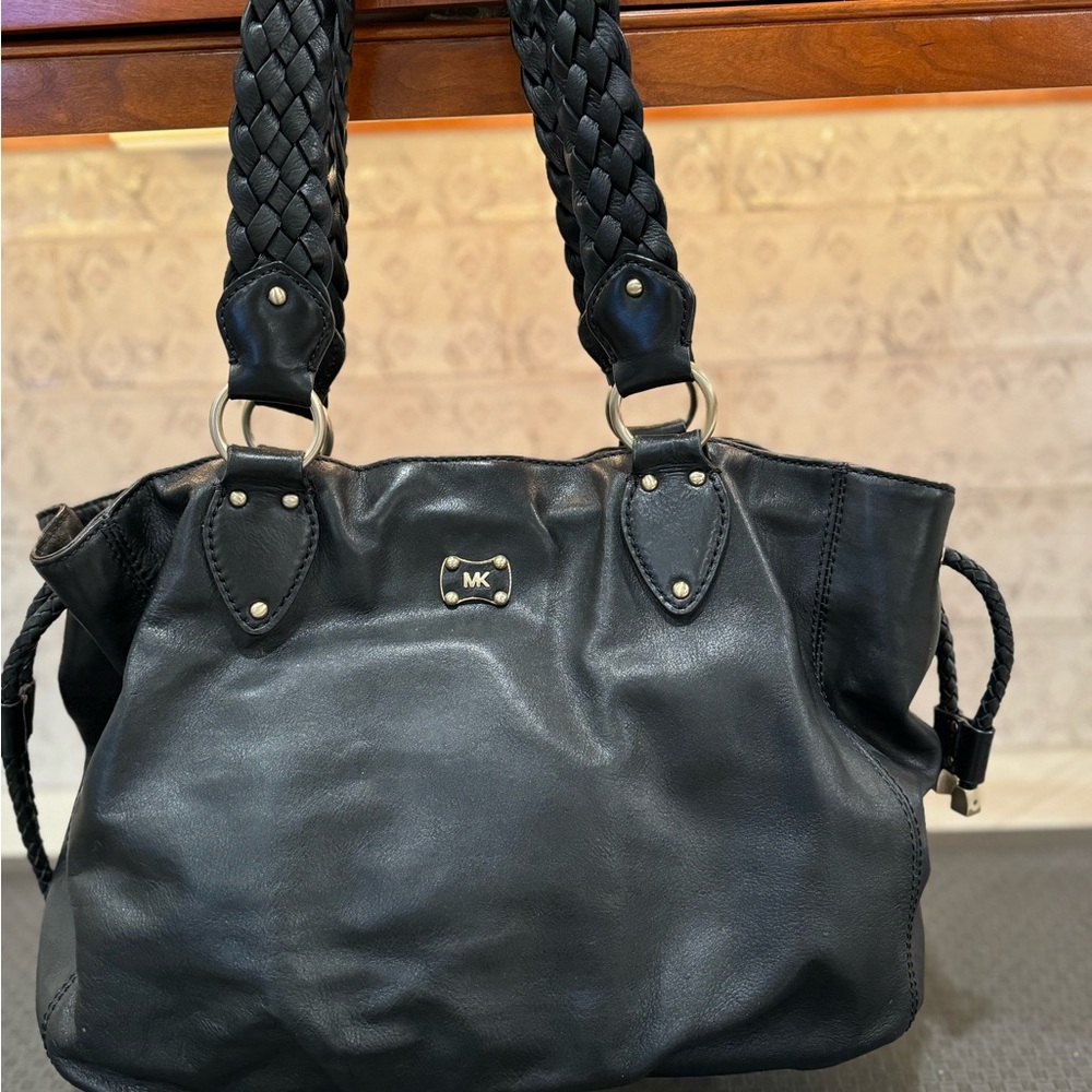 Women’s Michael Kors oversized purse. 11 x 15. Gently used. Excellent condition.